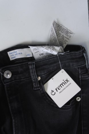 Дамски дънки Bershka, Размер XS, Цвят Черен, Цена 16,87 €, #136612729