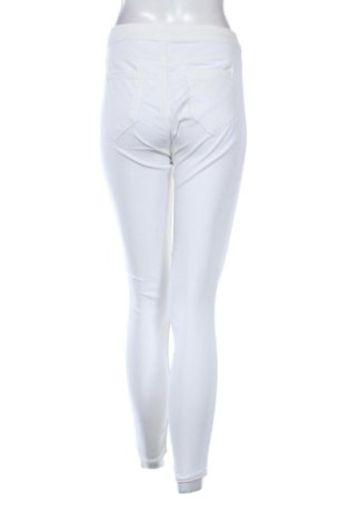 Damskie jeansy Bershka, Rozmiar M, Kolor Biały, Cena 80,38 zł