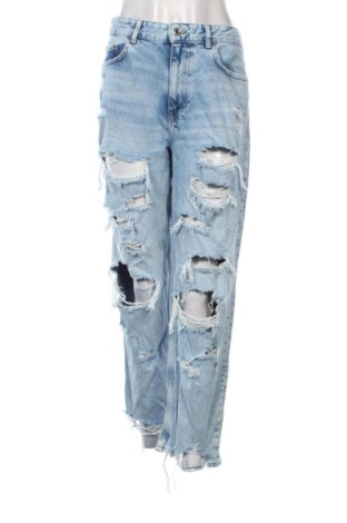 Blugi de femei Bershka, Mărime L, Culoare Albastru, Preț 78,20 Lei, #136654974