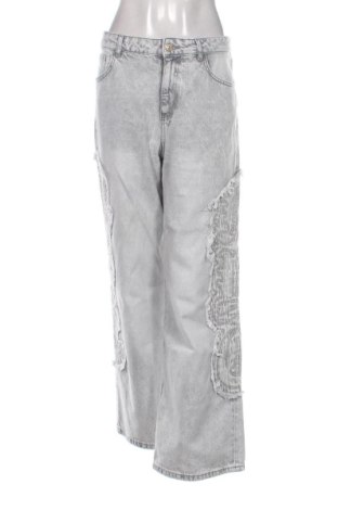 Dámské džíny  Bershka, Velikost L, Barva Šedá, Cena  419,00 Kč, #136656973