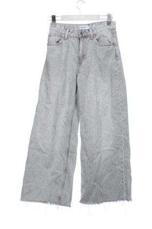 Dámske džínsy  Bershka, Veľkosť XS, Farba Sivá, Cena  15,00 €, #136668293