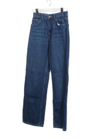 Γυναικείο Τζίν Bershka, Μέγεθος XS, Χρώμα Μπλέ, Τιμή 14,77 €, #136674393