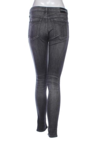 Damskie jeansy Calvin Klein Jeans, Rozmiar M, Kolor Szary, Cena 216,59 zł