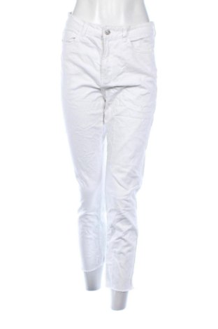 Дамски дънки ONLY, Размер M, Цвят Бял, Цена 21,47 €, #136641890