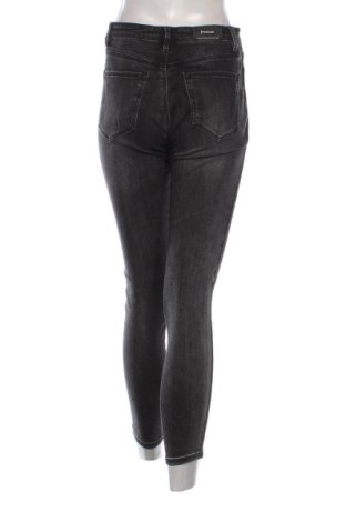 Damskie jeansy Stradivarius, Rozmiar M, Kolor Czarny, Cena 79,15 zł