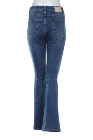Damskie jeansy Zara, Rozmiar M, Kolor Niebieski, Cena 95,33 zł