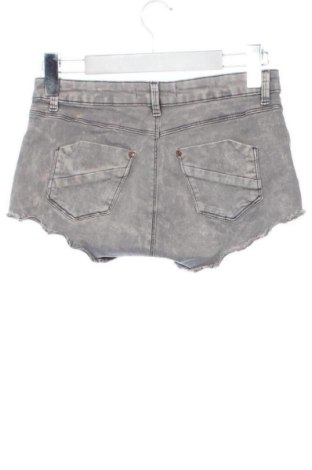 Damen Shorts Clockhouse, Größe S, Farbe Grau, Preis 15,35 €