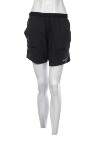Pantaloni scurți de femei Nike, Mărime M, Culoare Negru, Preț 88,62 Lei