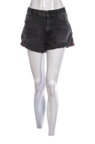 Дамски къс панталон Superdry, Размер L, Цвят Сив, Цена 17,89 €
