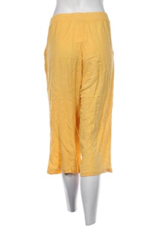 Pantaloni scurți de femei Unbranded, Mărime L, Culoare Galben, Preț 60,99 Lei