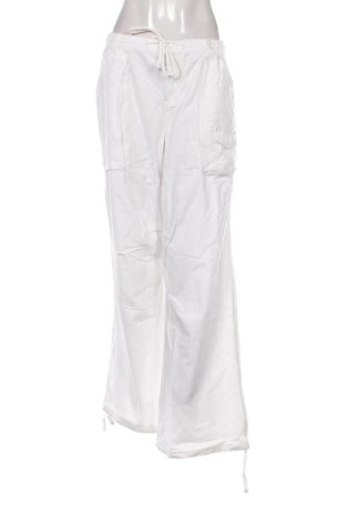 Дамски панталон Bershka, Размер M, Цвят Бял, Цена 24,03 €