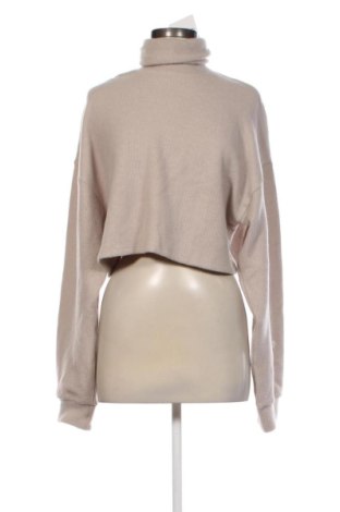 Дамско полo Bershka, Размер L, Цвят Бежов, Цена 16,36 €