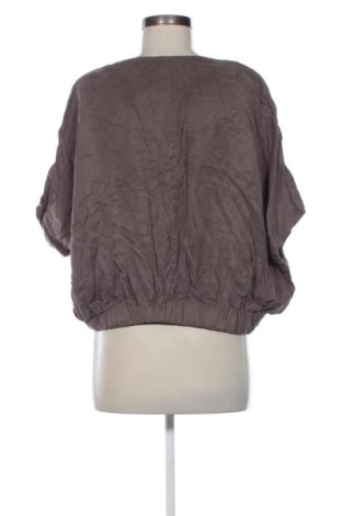 Geacă de femei Armani Jeans, Mărime XL, Culoare Maro, Preț 641,23 Lei
