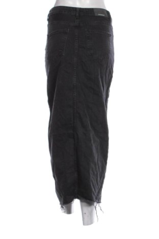 Пола Stradivarius, Размер M, Цвят Черен, Цена 15,33 €