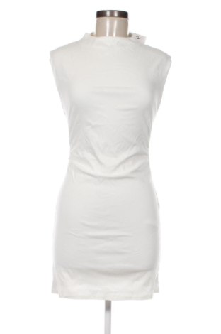 Kleid Bershka, Größe M, Farbe Weiß, Preis 41,99 €