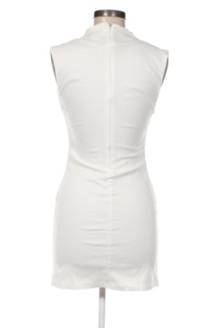 Kleid Bershka, Größe M, Farbe Weiß, Preis 41,99 €
