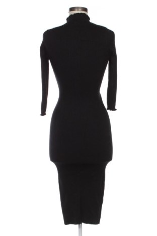 Sukienka Bershka, Rozmiar S, Kolor Czarny, Cena 107,17 zł