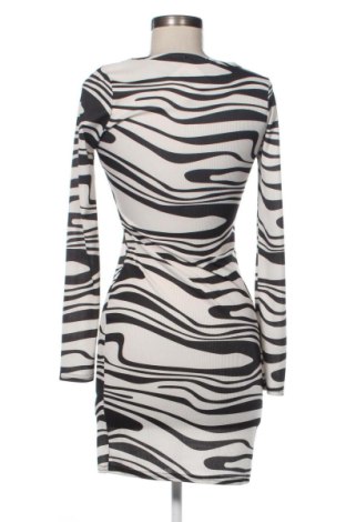 Kleid Boohoo, Größe M, Farbe Mehrfarbig, Preis 19,95 €