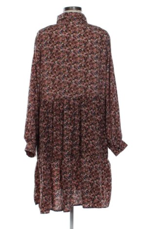 Kleid Guts & Gusto, Größe M, Farbe Mehrfarbig, Preis 31,99 €