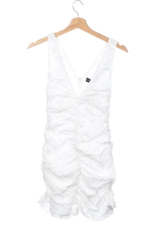 Kleid Pretty Little Thing, Größe XS, Farbe Weiß, Preis 37,40 €