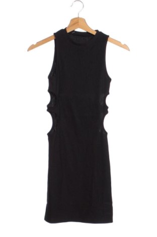 Sukienka Pull&Bear, Rozmiar XS, Kolor Czarny, Cena 104,99 zł