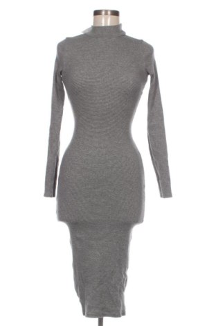Rochie Pull&Bear, Mărime M, Culoare Gri, Preț 110,00 Lei