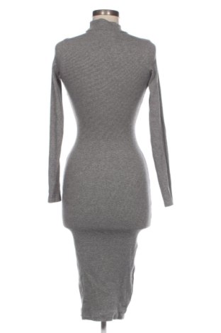 Rochie Pull&Bear, Mărime M, Culoare Gri, Preț 110,00 Lei