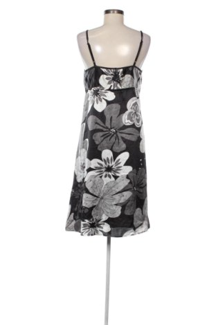 Kleid VILA, Größe M, Farbe Mehrfarbig, Preis 17,99 €