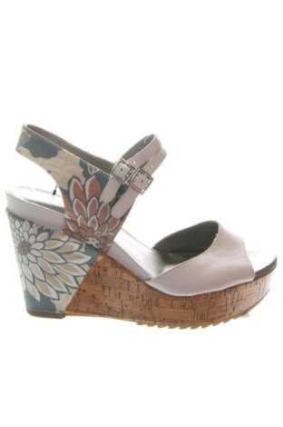 Sandale Clarks, Mărime 37, Culoare Alb, Preț 542,17 Lei, #136630719