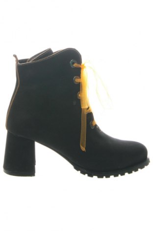 Дамски боти Unbranded, Размер 35, Цвят Черен, Цена 9,81 €