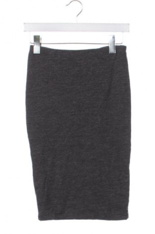 Пола H&M, Размер XS, Цвят Сив, Цена 3,06 €