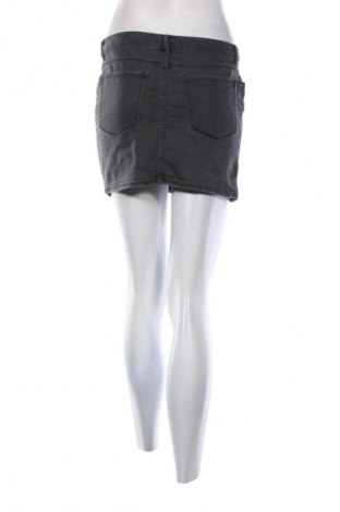 Пола H&M, Размер S, Цвят Сив, Цена 2,55 €