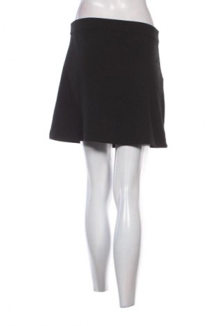 Пола H&M Divided, Размер S, Цвят Черен, Цена 2,04 €