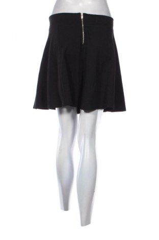 Пола H&M Divided, Размер S, Цвят Черен, Цена 2,04 €