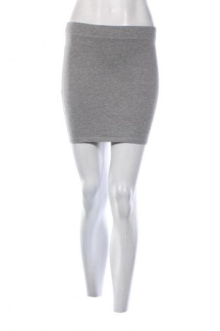 Пола H&M Divided, Размер S, Цвят Сив, Цена 2,04 €