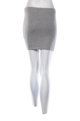 Пола H&M Divided, Размер S, Цвят Сив, Цена 2,04 €