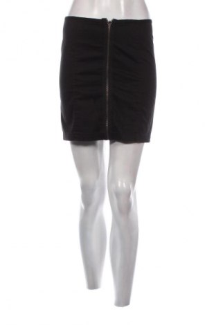 Пола Just Female, Размер S, Цвят Черен, Цена 2,04 €