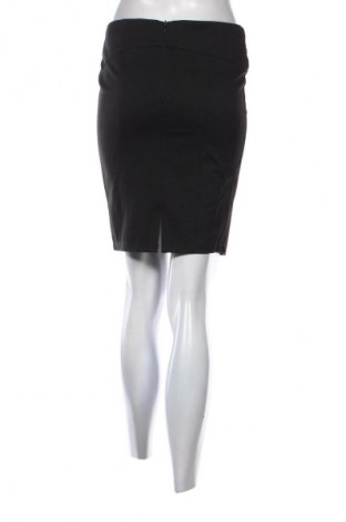 Пола Lilia, Размер M, Цвят Черен, Цена 2,04 €