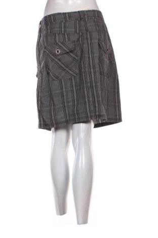 Пола Lisa Tossa, Размер XL, Цвят Многоцветен, Цена 2,55 €