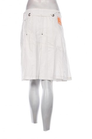 Пола Nile, Размер M, Цвят Бял, Цена 3,57 €