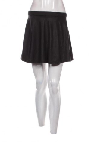 Пола Stradivarius, Размер S, Цвят Черен, Цена 2,04 €