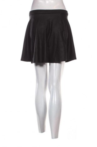 Пола Stradivarius, Размер S, Цвят Черен, Цена 2,04 €