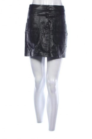 Пола Stradivarius, Размер S, Цвят Черен, Цена 2,55 €