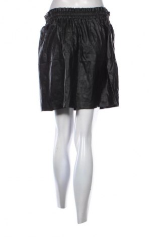 Пола Top Secret, Размер M, Цвят Черен, Цена 2,04 €