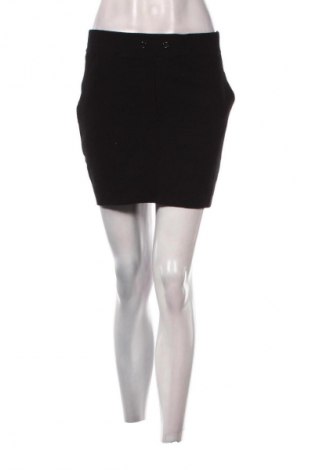 Пола Vero Moda, Размер M, Цвят Черен, Цена 2,04 €