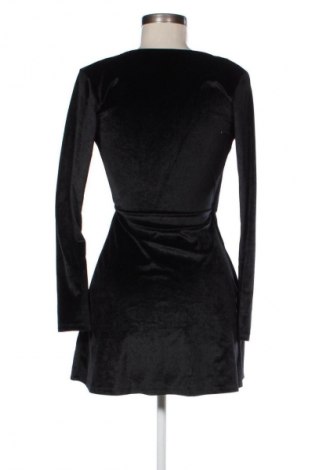 Рокля Pull&Bear, Размер S, Цвят Черен, Цена 2,04 €