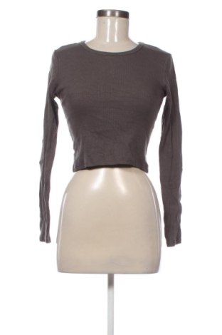 Дамска блуза Pull&Bear, Размер M, Цвят Сив, Цена 4,60 €, #136735527