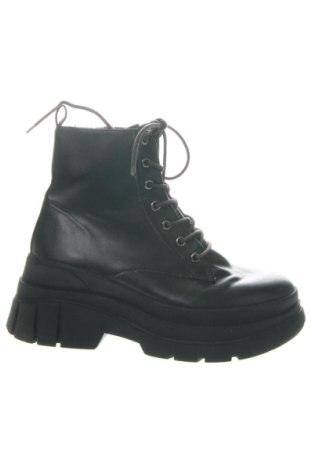 Dámské poltopánky Bershka, Veľkosť 38, Farba Čierna, Cena  29,95 €, #136738502
