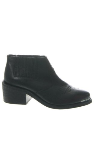 Damskie botki Stradivarius, Rozmiar 36, Kolor Czarny, Cena 276,50 zł, #136519907