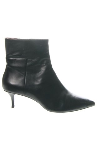 Дамски боти Zara, Размер 38, Цвят Черен, Цена 32,72 €, #136748167